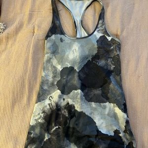 Lululemon tank top